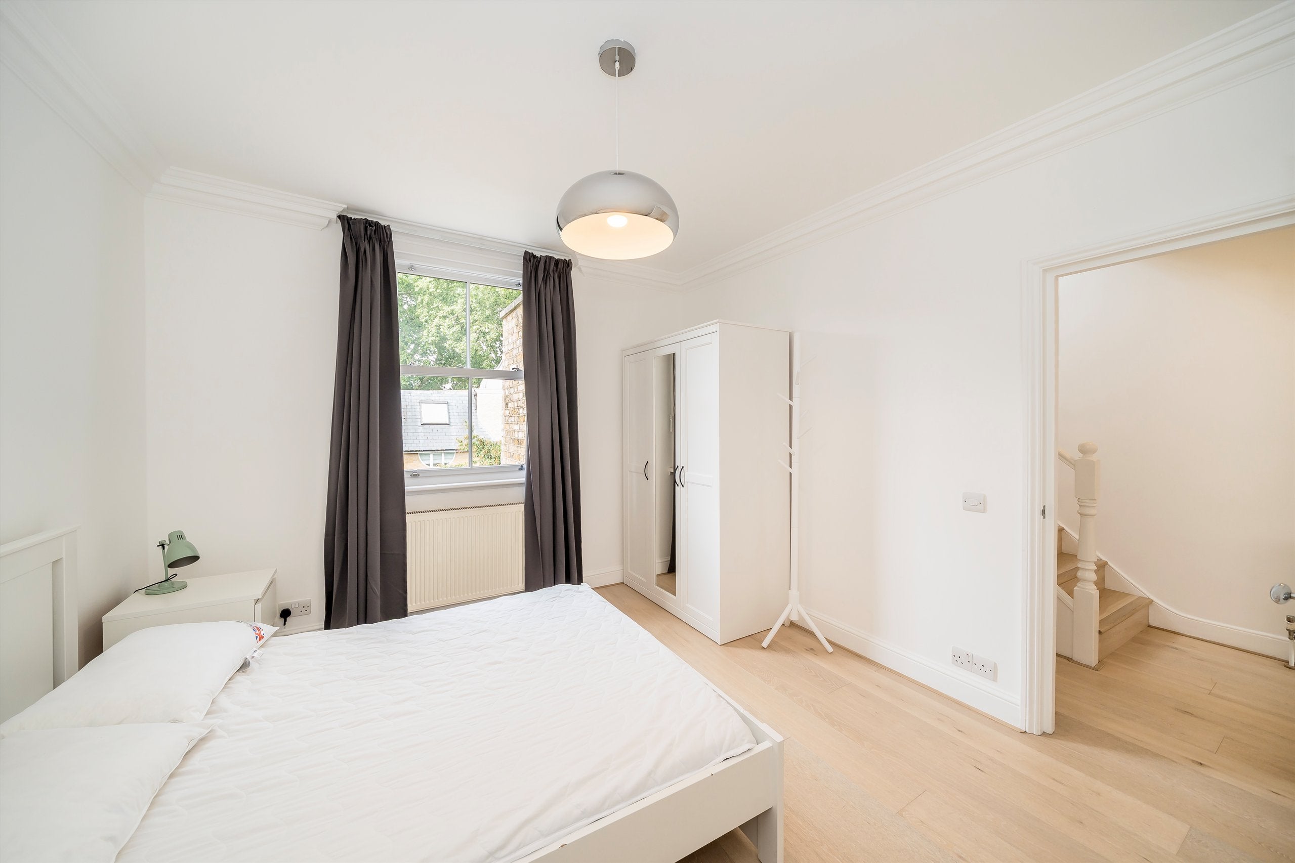 Flat Harwood Road in Greater London
