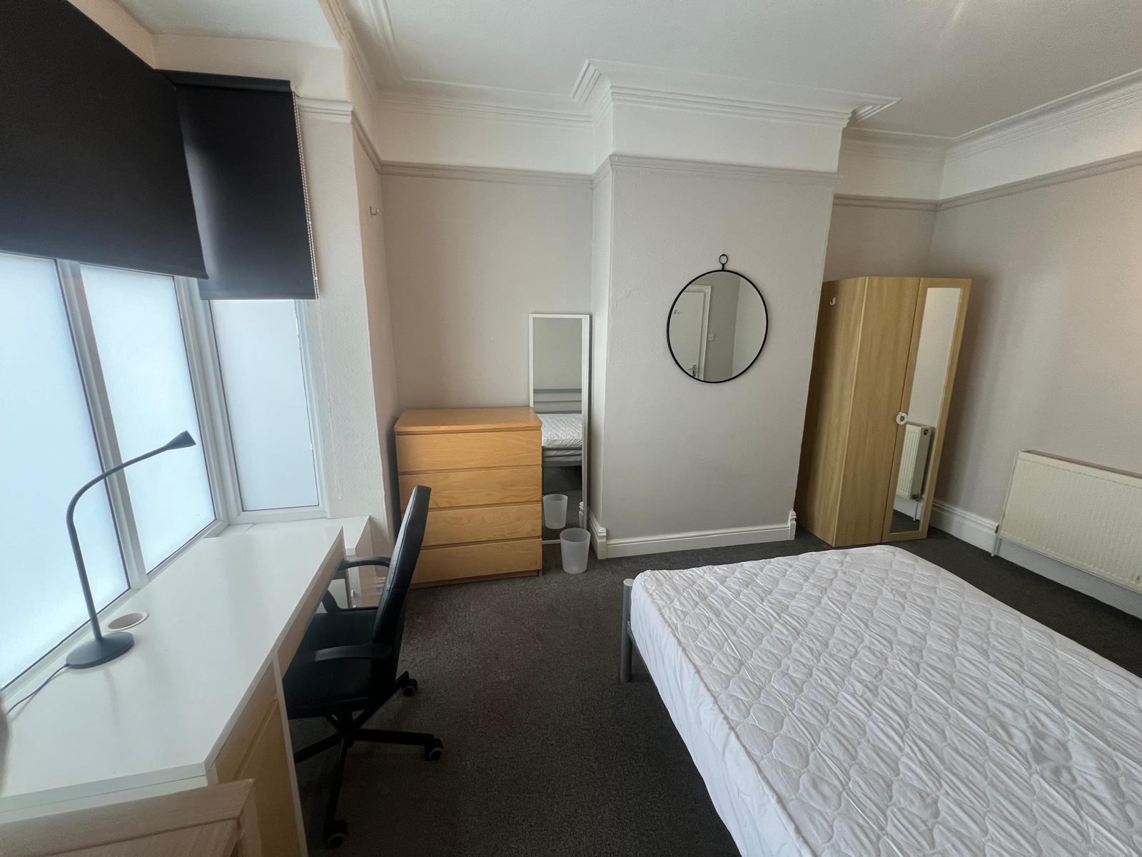 Room Raddlebarn Road in Birmingham