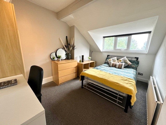 Room Raddlebarn Road in Birmingham