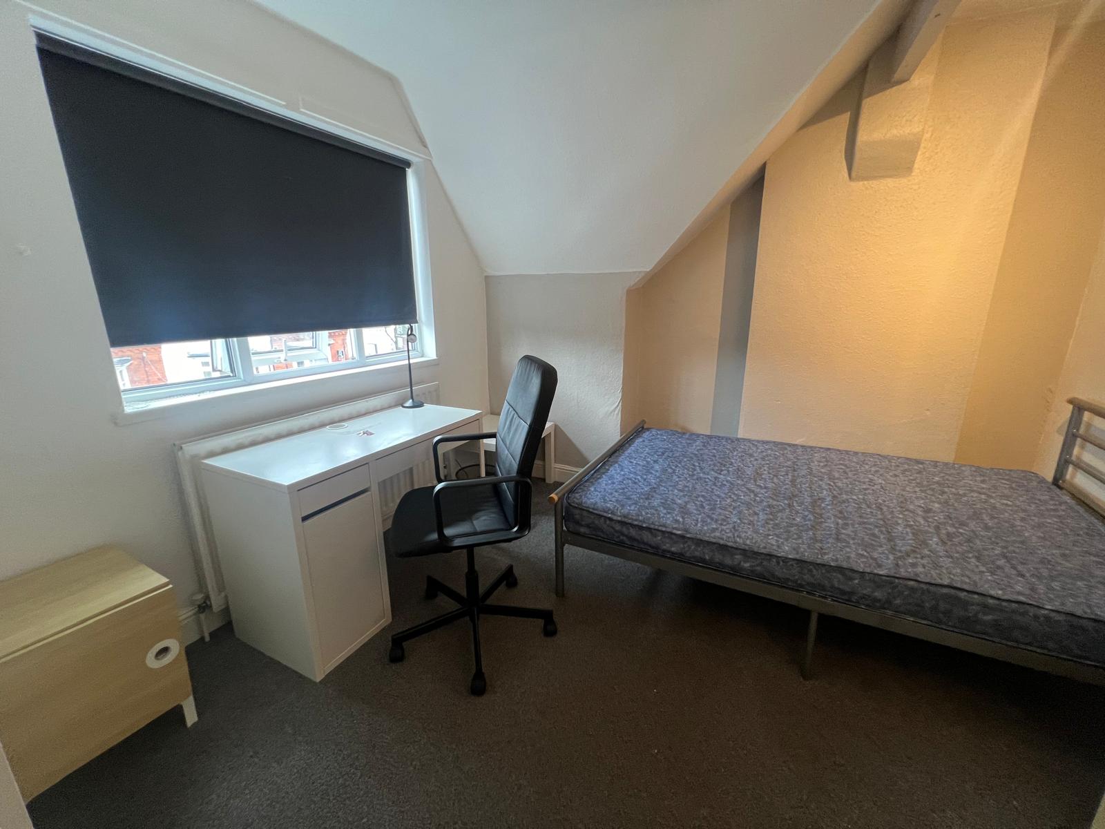 Room Raddlebarn Road in Birmingham