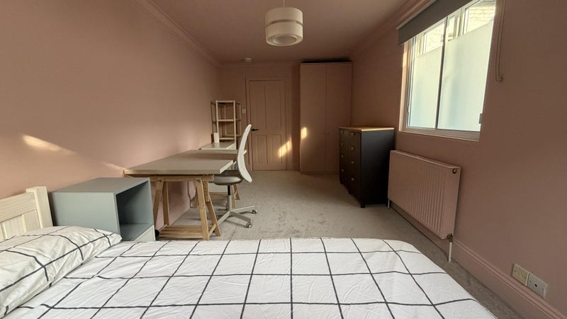 Room Amies Street in Greater London