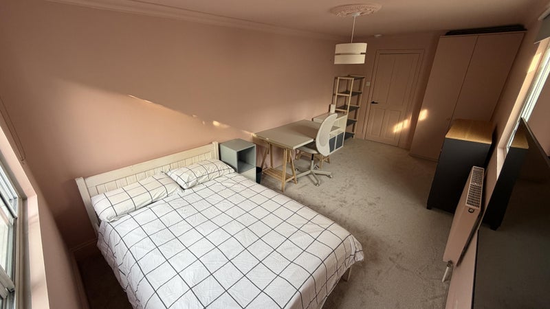 Room Amies Street in Greater London