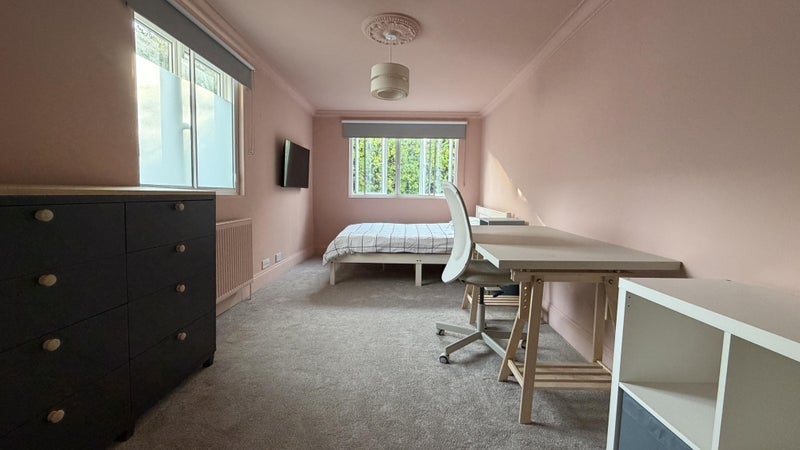 Room Amies Street in Greater London