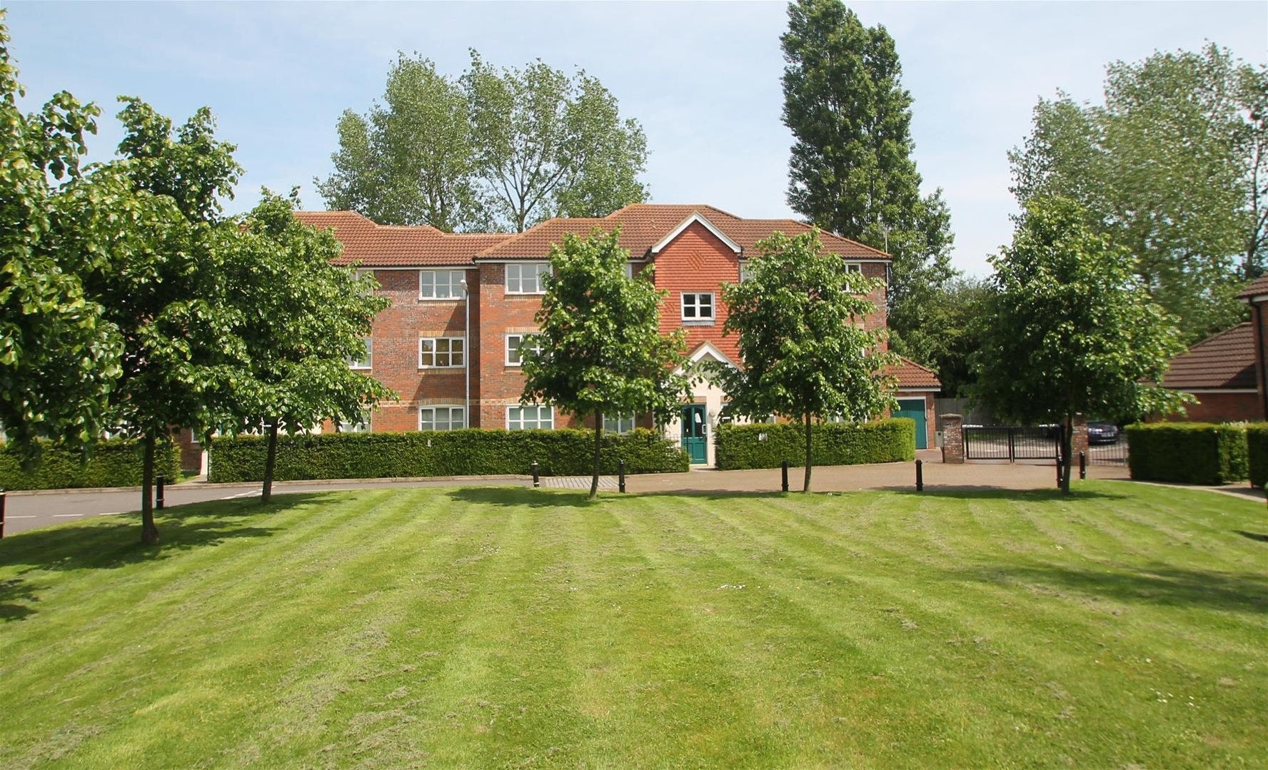 Flat Whitehead Way in Aylesbury