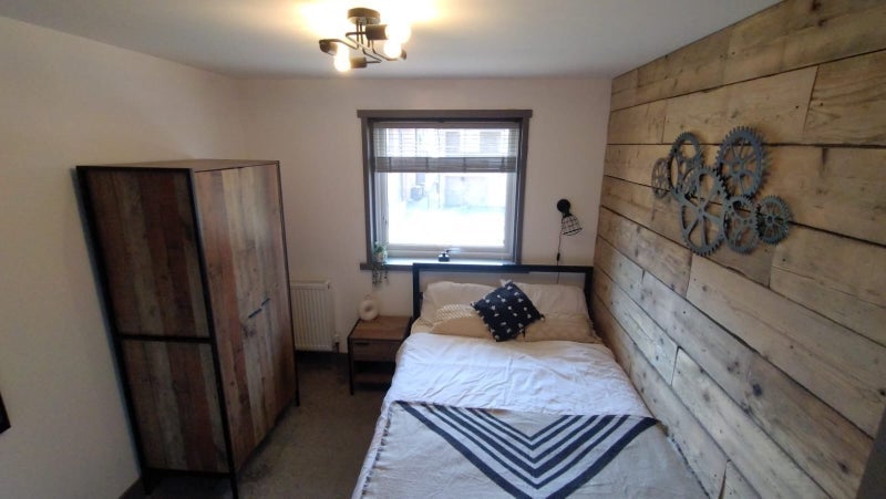 Room Laburnum Court in Wakefield