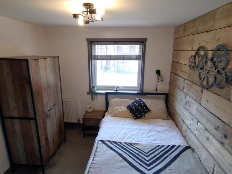 Room Laburnum Court in Wakefield
