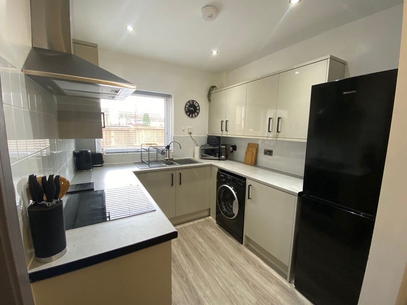 Room Laburnum Court in Wakefield