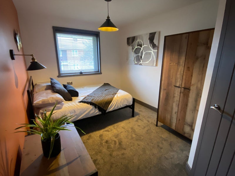 Room Laburnum Court in Wakefield