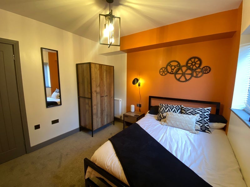 Room Laburnum Court in Wakefield