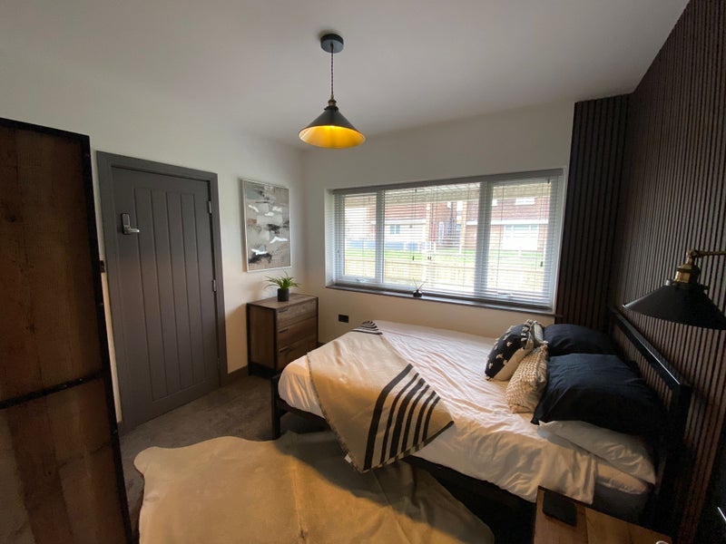 Room Laburnum Court in Wakefield