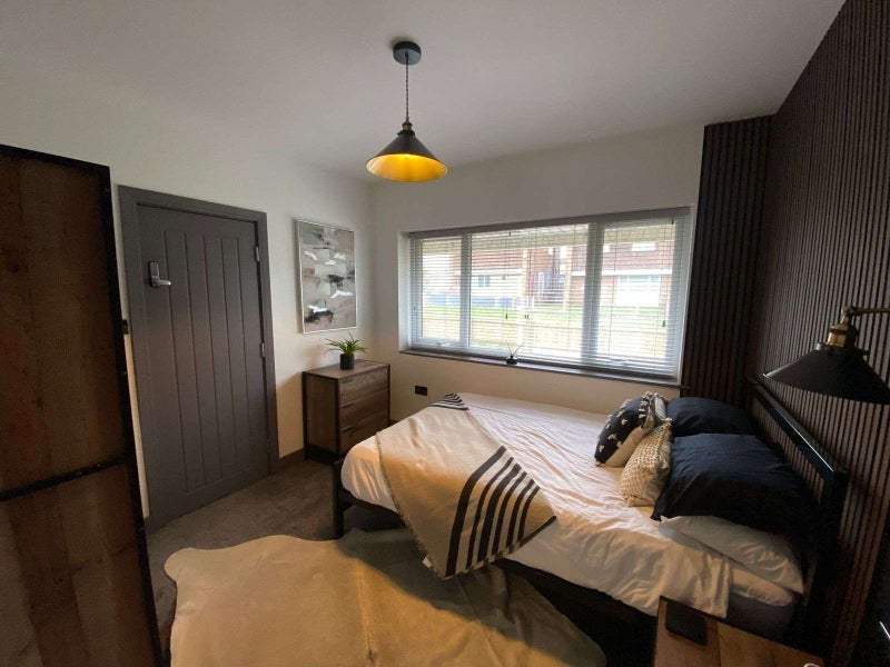 Room Laburnum Court in Wakefield