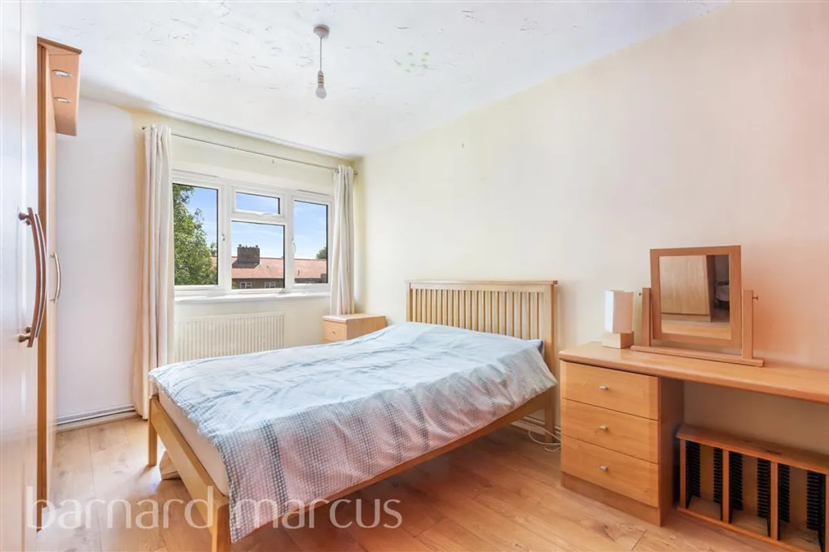 Flat Glen Albyn Road in Greater London