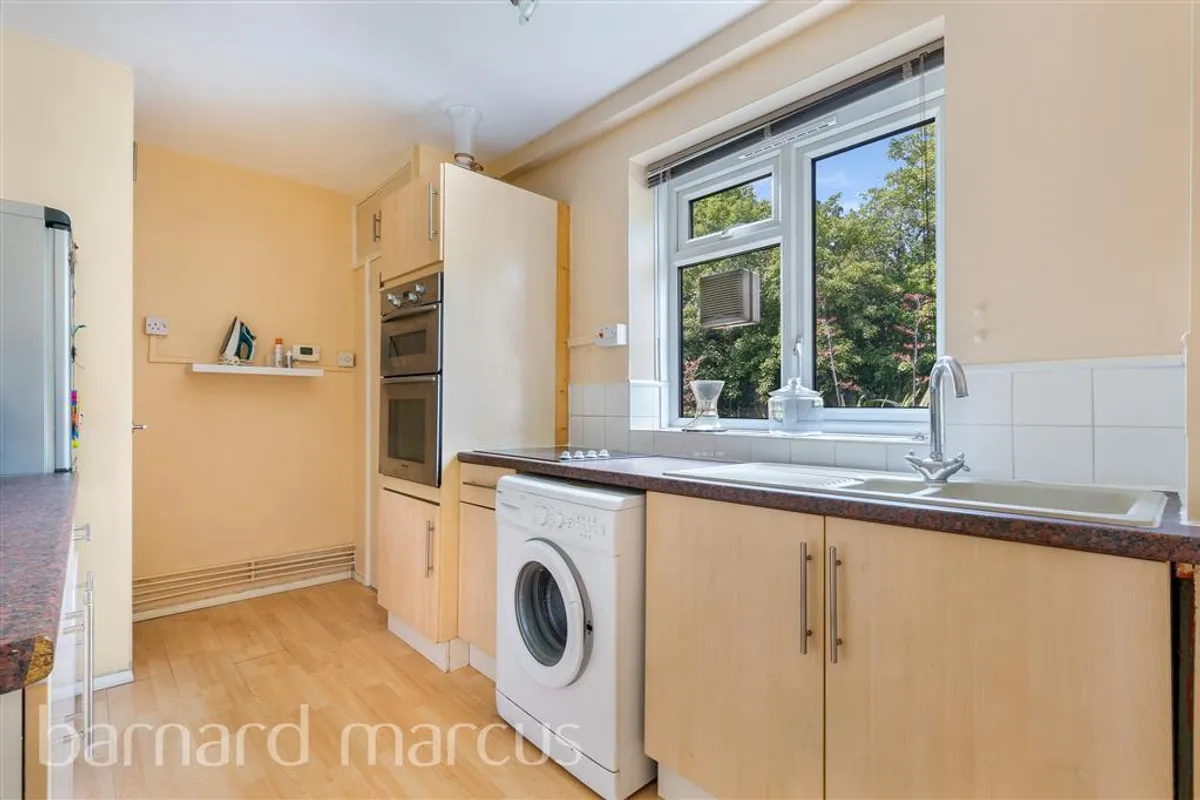 Flat Glen Albyn Road in Greater London
