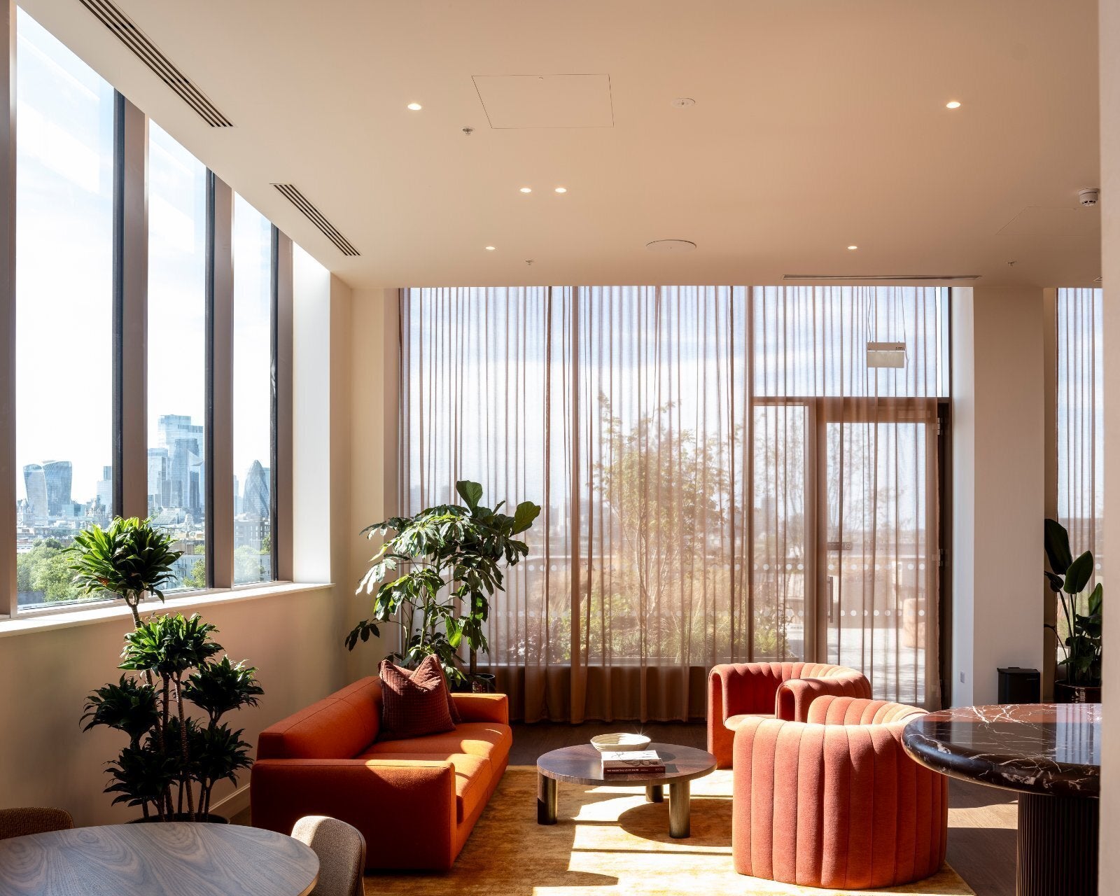 Flat Drummond Road in Greater London