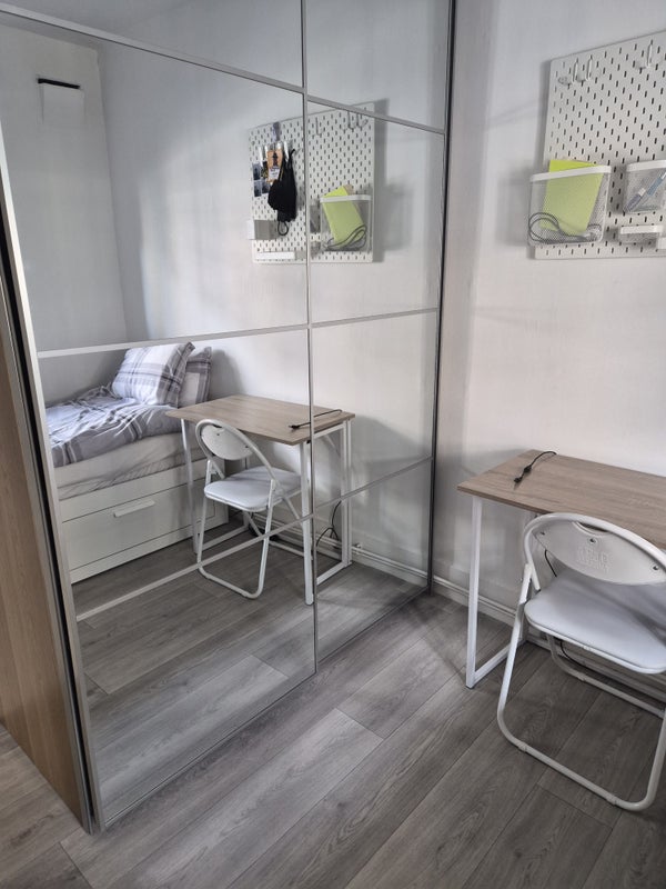 Room Saint Mary's Path in Greater London