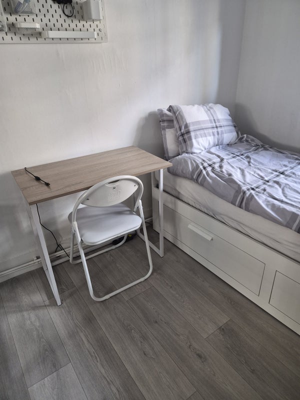 Room Saint Mary's Path in Greater London