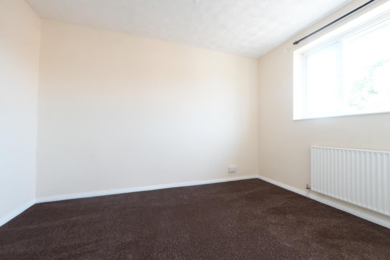 House Hetherington Close in Slough