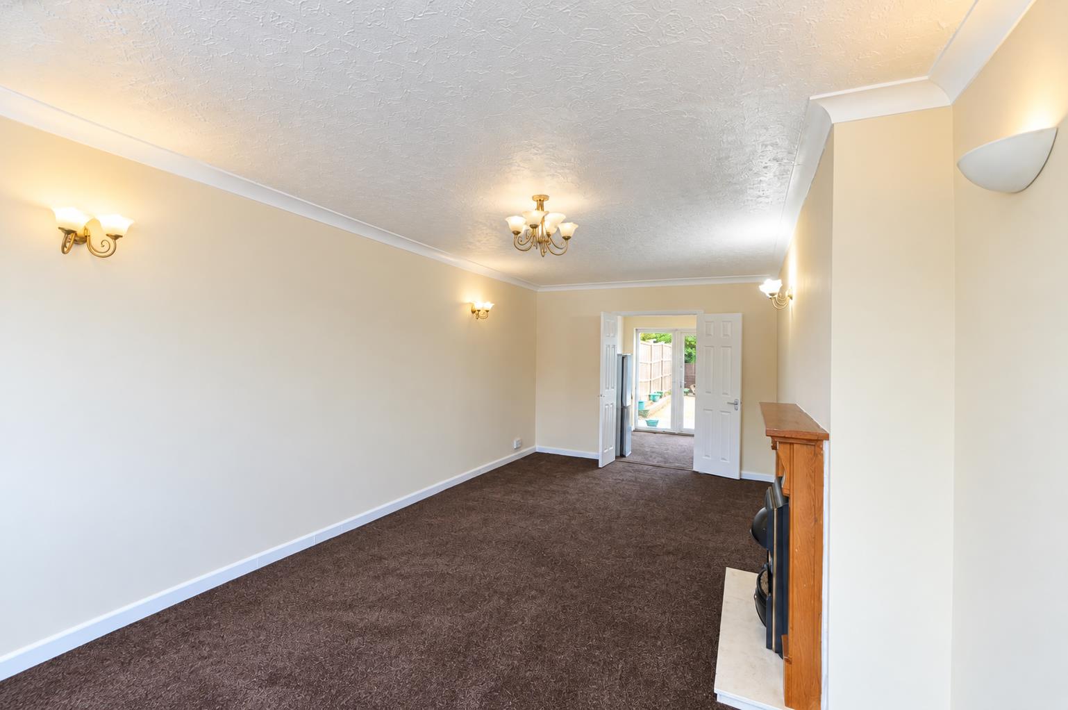 House Hetherington Close in Slough