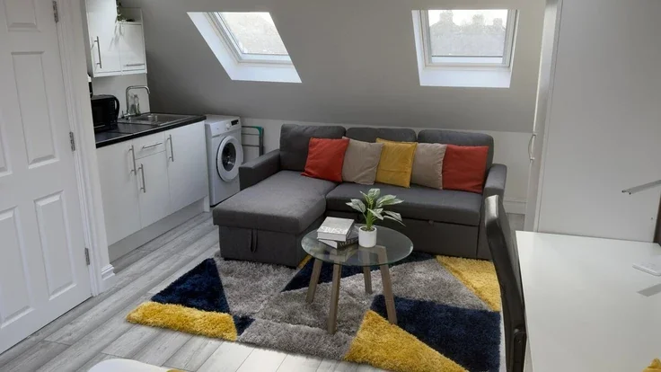 Flat Eastcote Lane in Greater London