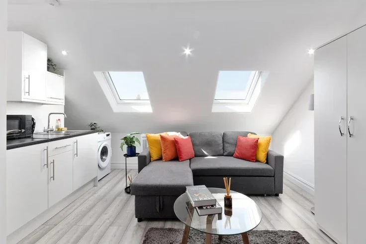Flat Eastcote Lane in Greater London