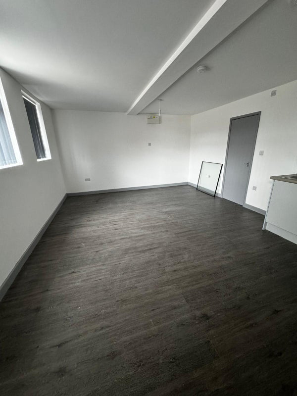 Flat Burgess Road in Leicester