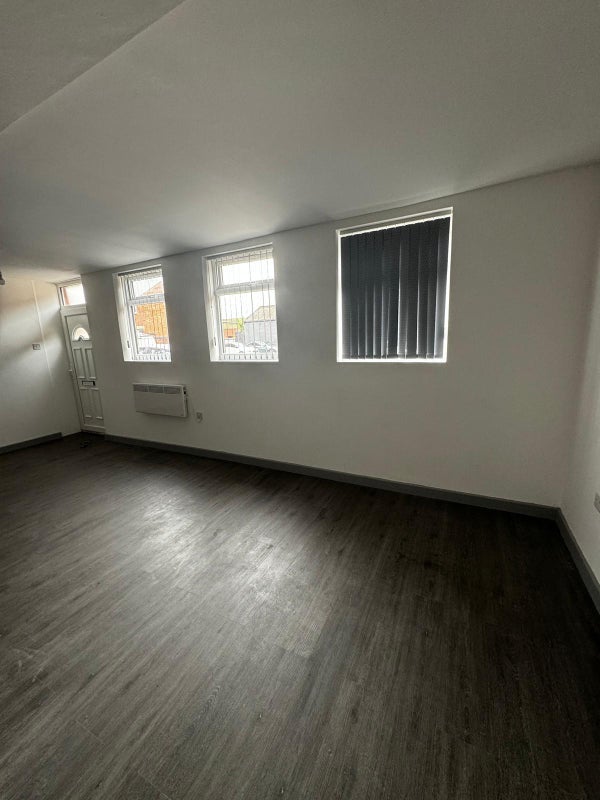 Flat Burgess Road in Leicester
