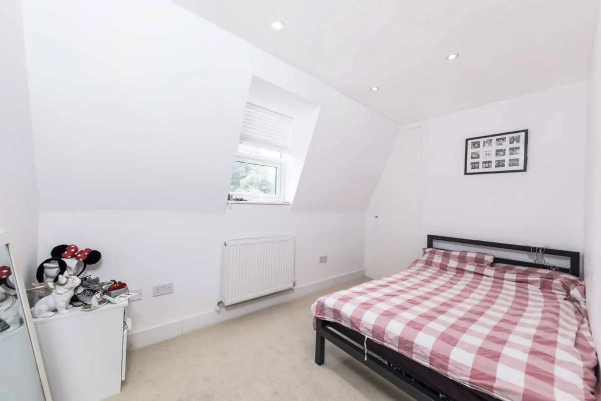 Flat Adam Mews in Greater London