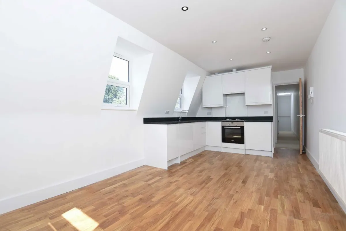 Flat Adam Mews in Greater London