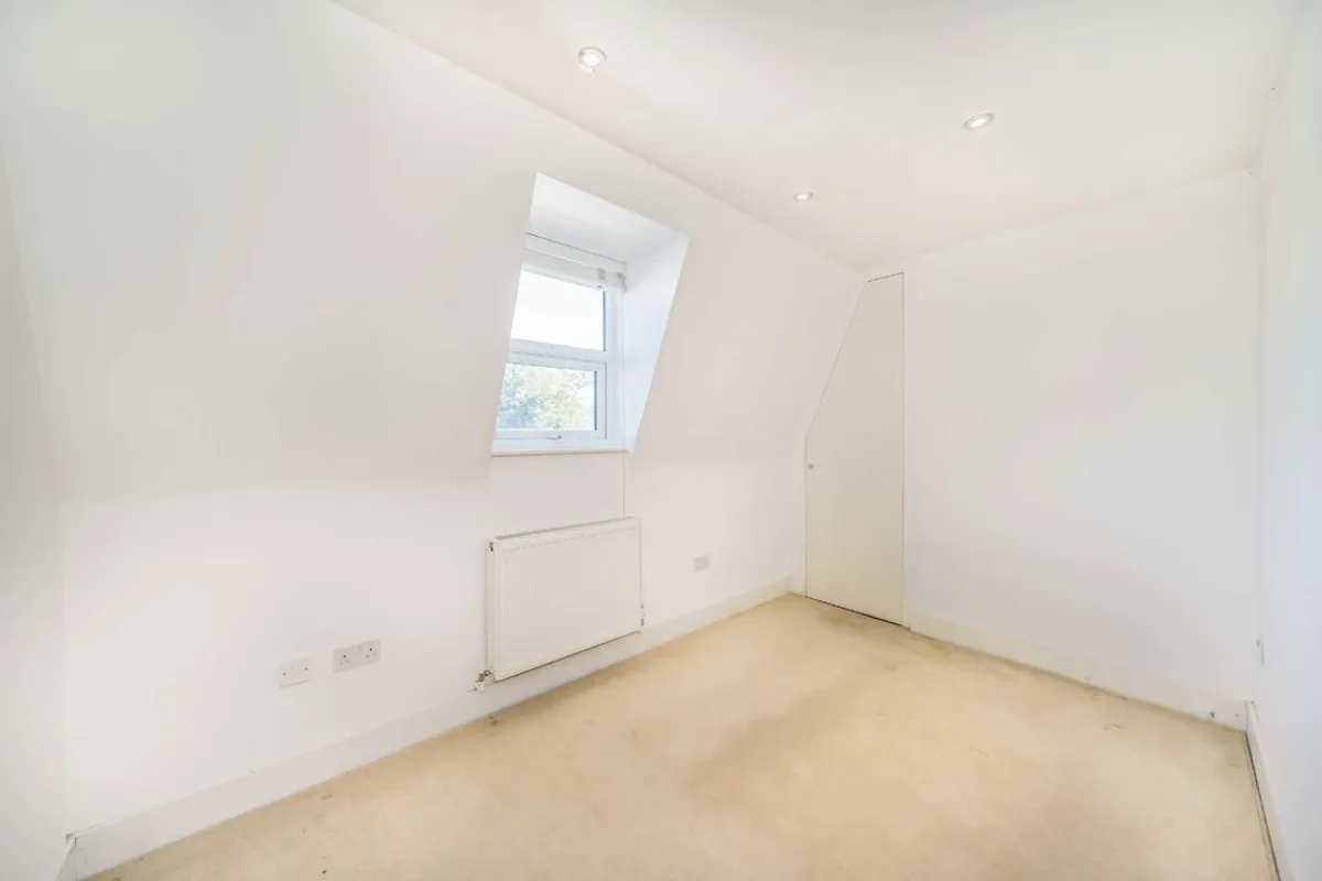 Flat Adam Mews in Greater London
