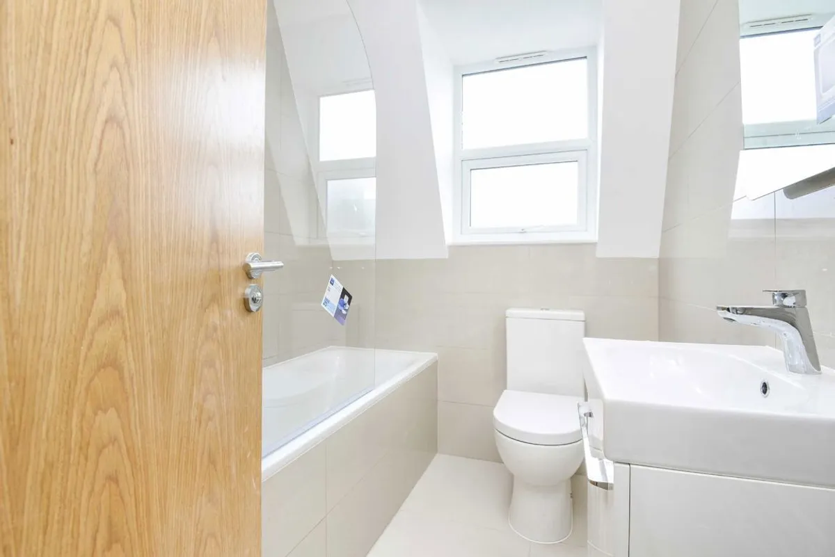 Flat Adam Mews in Greater London