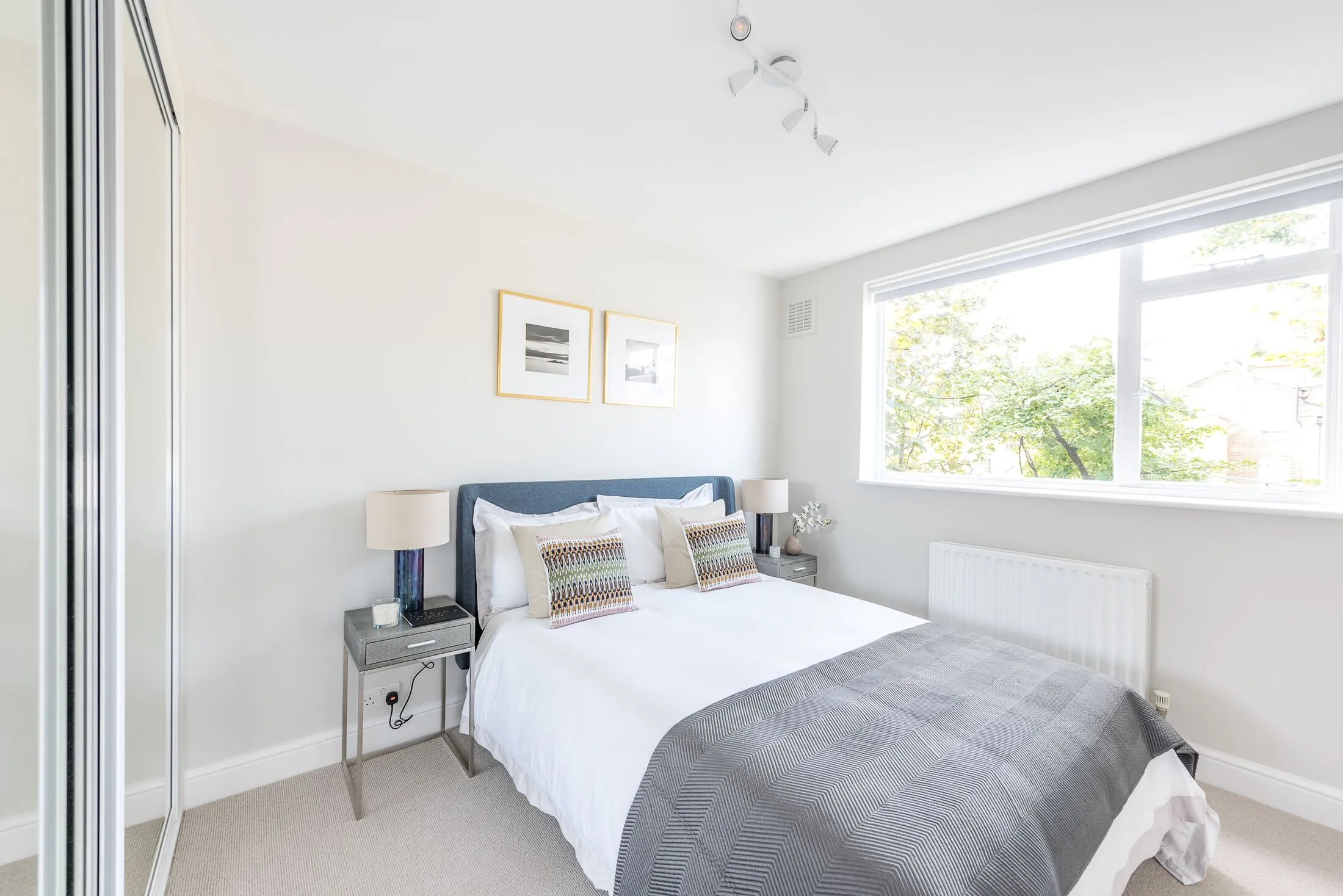 Flat Peony Court in Greater London