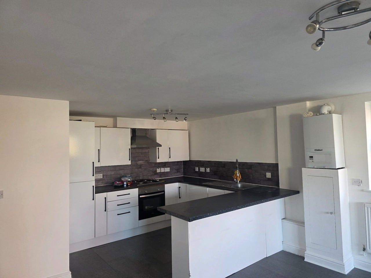 Flat Waldrons Yard in Greater London