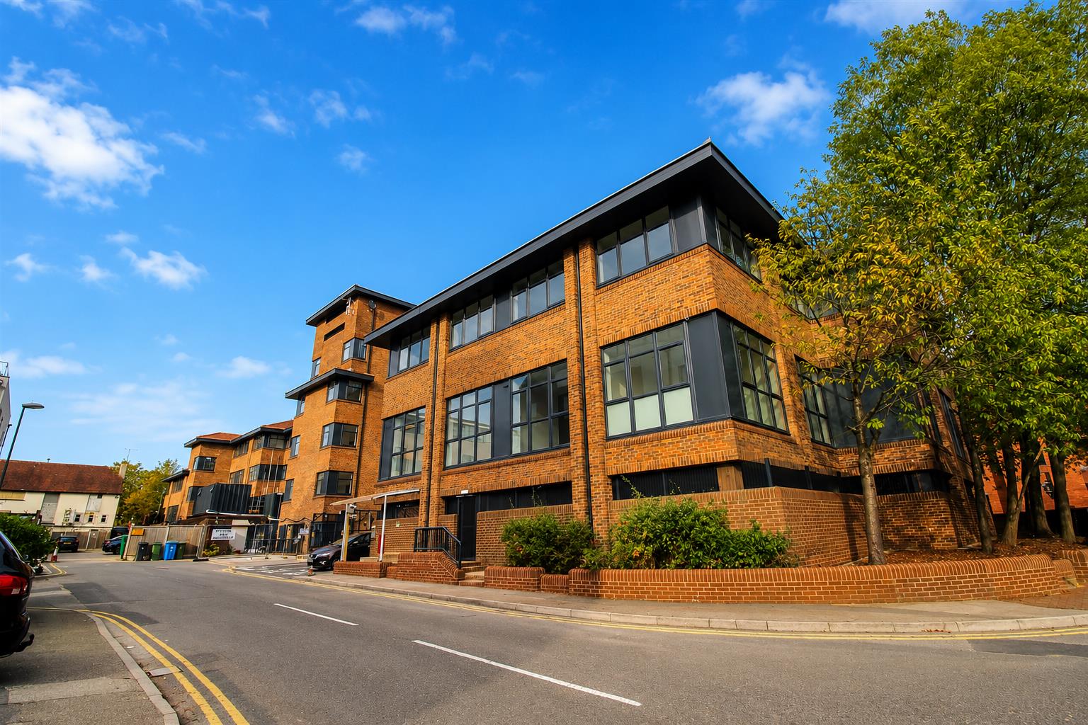 Flat Knoll Road in Surrey Heath