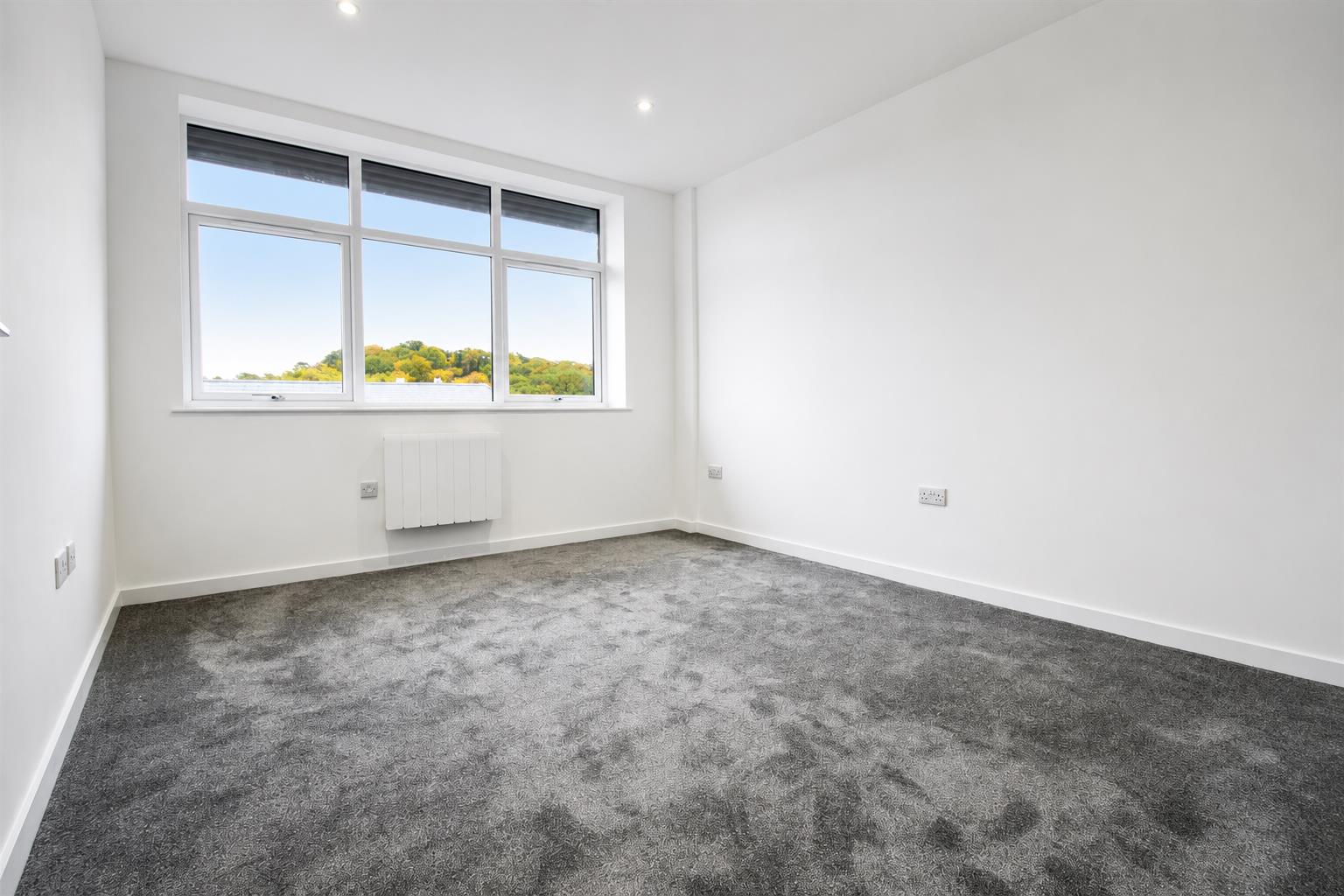Flat Knoll Road in Surrey Heath