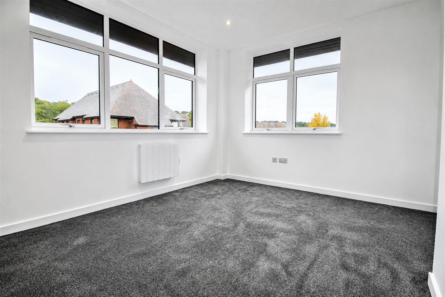 Flat Knoll Road in Surrey Heath