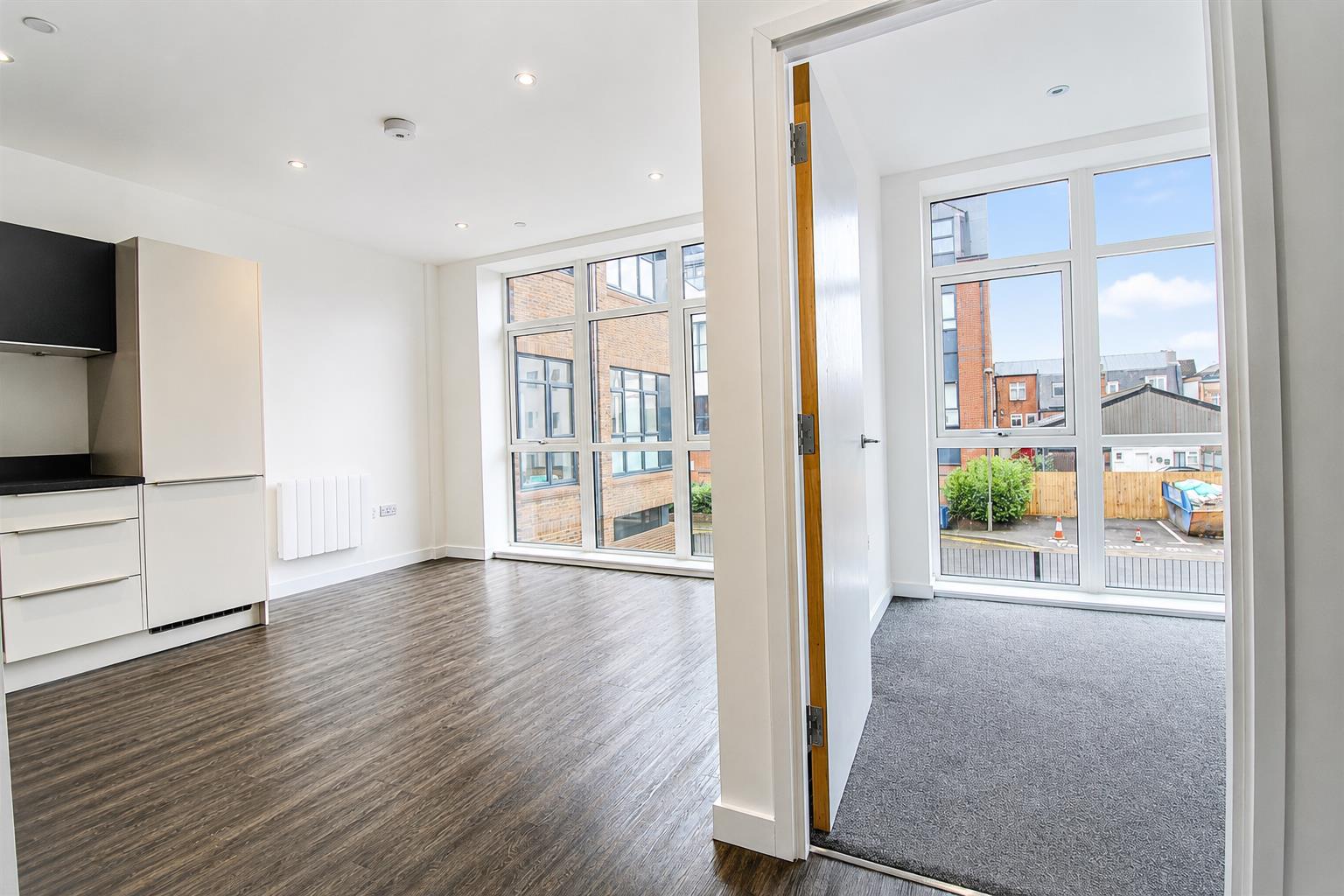 Flat Knoll Road in Surrey Heath