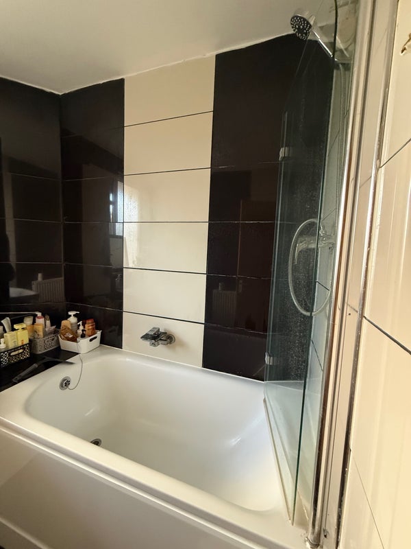 Room East Road in Greater London
