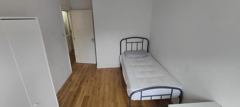 Room Osborne Street in Slough