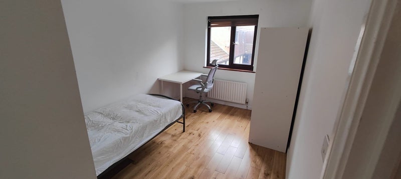 Room Osborne Street in Slough