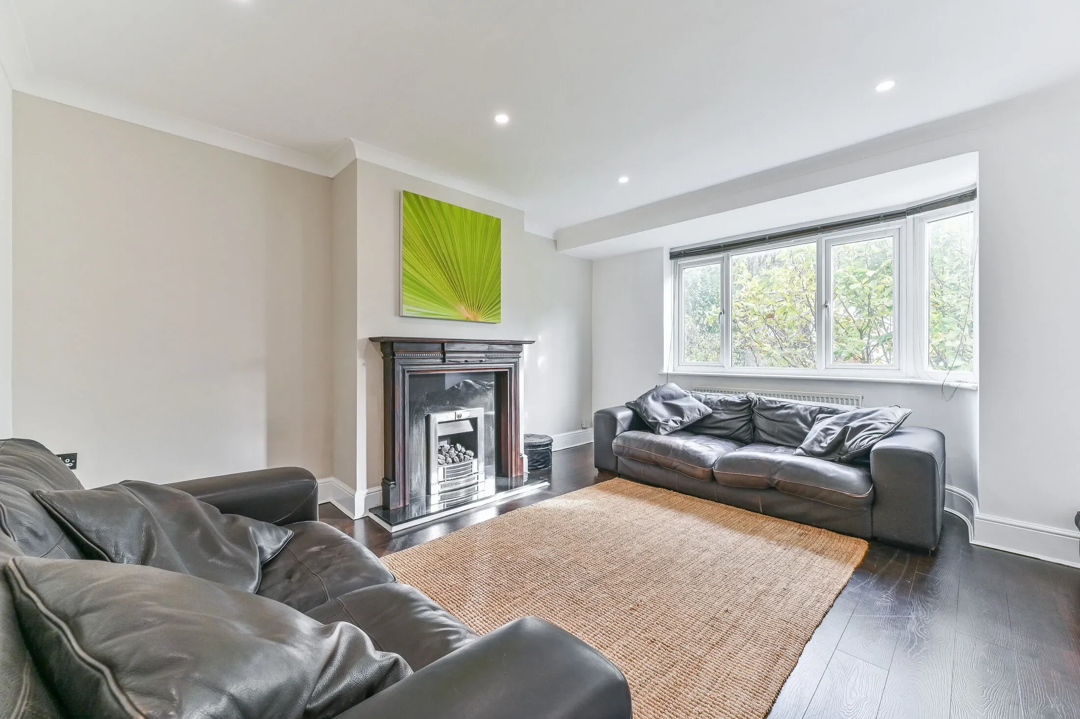Flat Clyde Road in Greater London