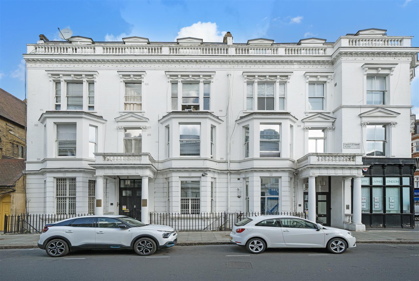 Flat Castletown Road in Greater London