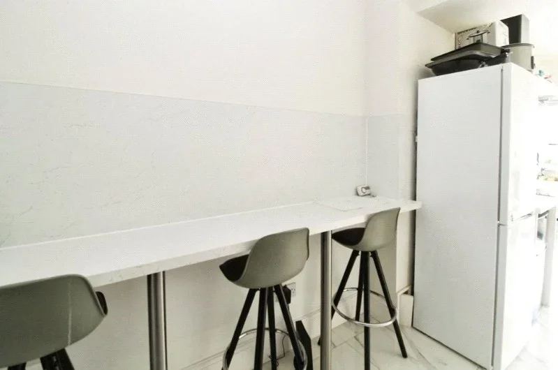 Room Grenaby Road in Greater London