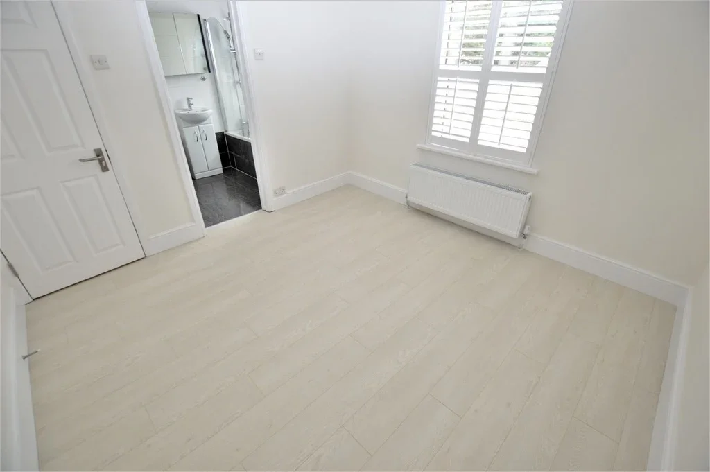 Room Grenaby Road in Greater London