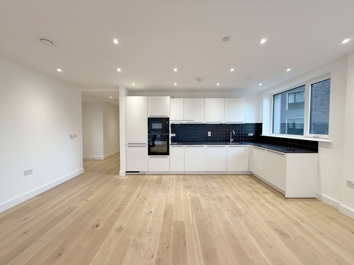 Flat Poplar High Street in Greater London