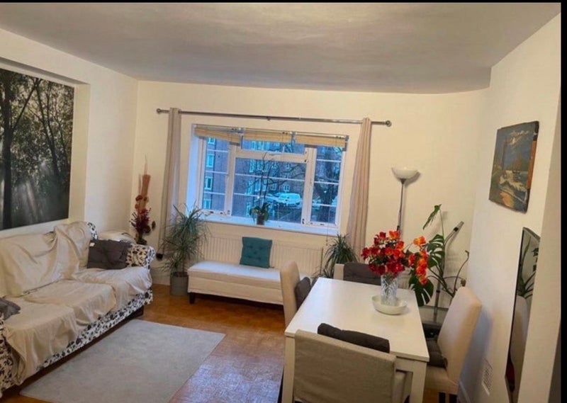 Room Cazenove Road in Greater London