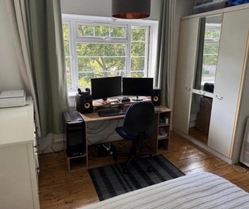 Room Cazenove Road in Greater London