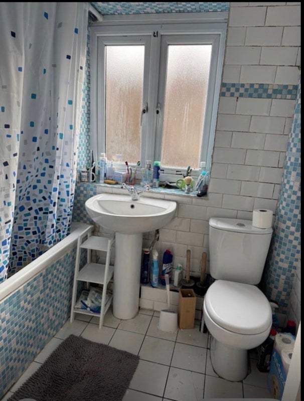 Room Cazenove Road in Greater London
