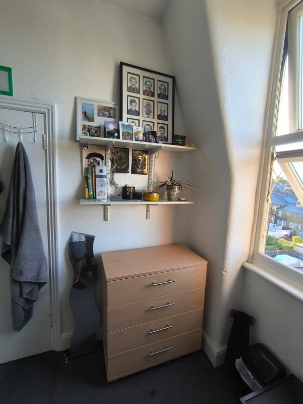 Room High Road in Greater London