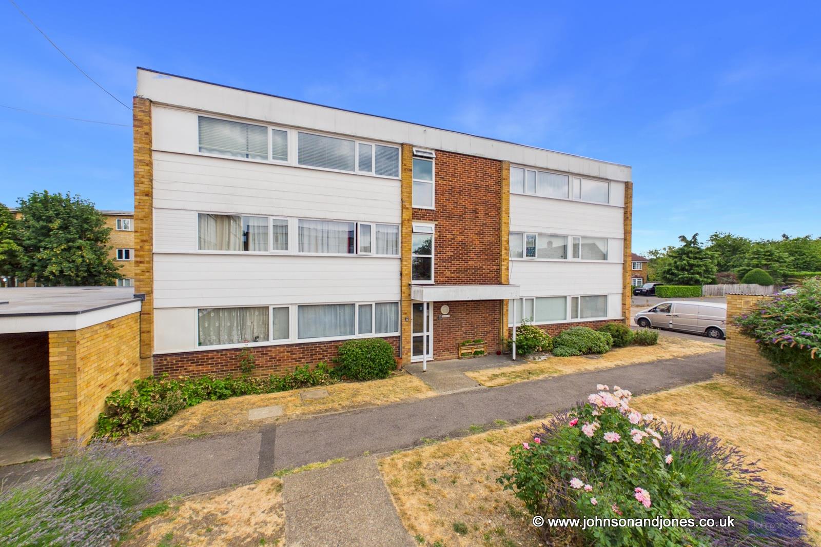 Flat Hazelbank Court in Borough of Runnymede