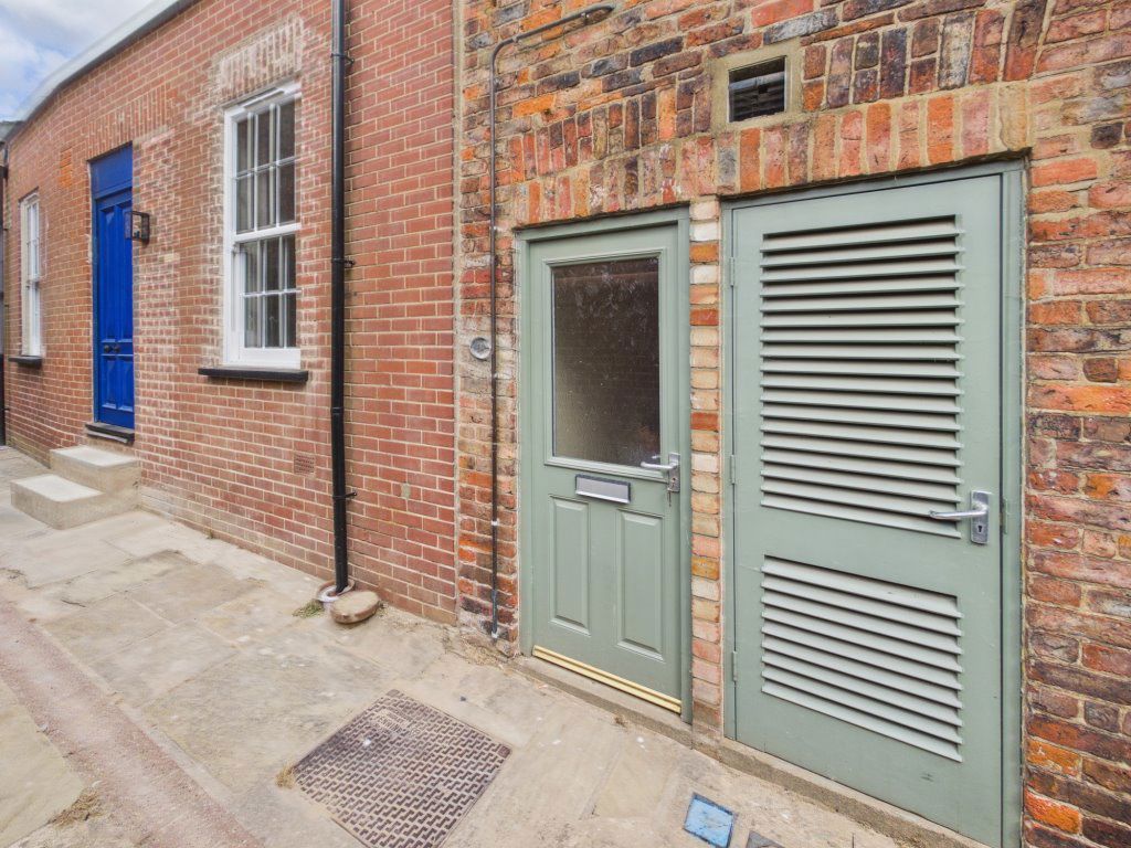 Flat Dolphin Lane in Boston